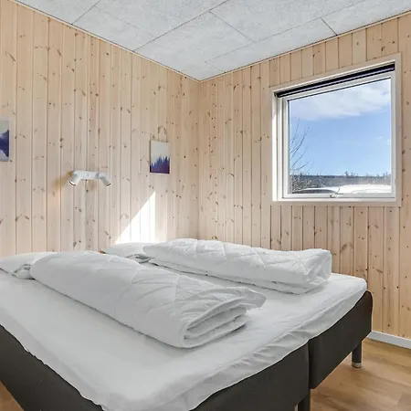 Holiday home Gorgeous In With Kitchen Glesborg